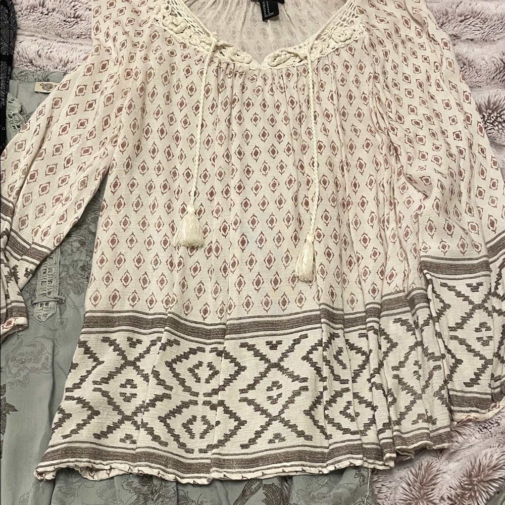 Set of 2 boho medium women’s Vintage America green and cream Floral Blouses - Picture 2 of 5